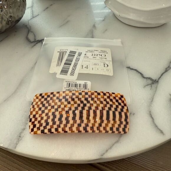 NWT MACHETE
Jumbo Box Clip in Tortoise Checker - Picture 3 of 4